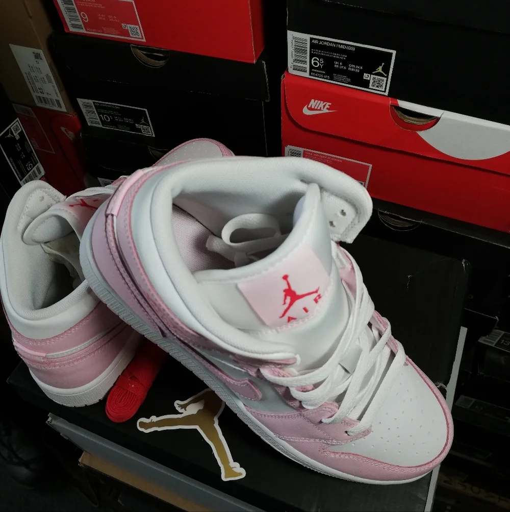 AIR JORDAN 1 MID "VALENTINES DAY" WOMEN'S US SIZE 8 BRAND NEW IN BOX - Picture 10 of 16